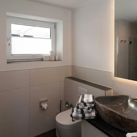 아파트 Ferienwohnung Am Wasser 4 Eg *